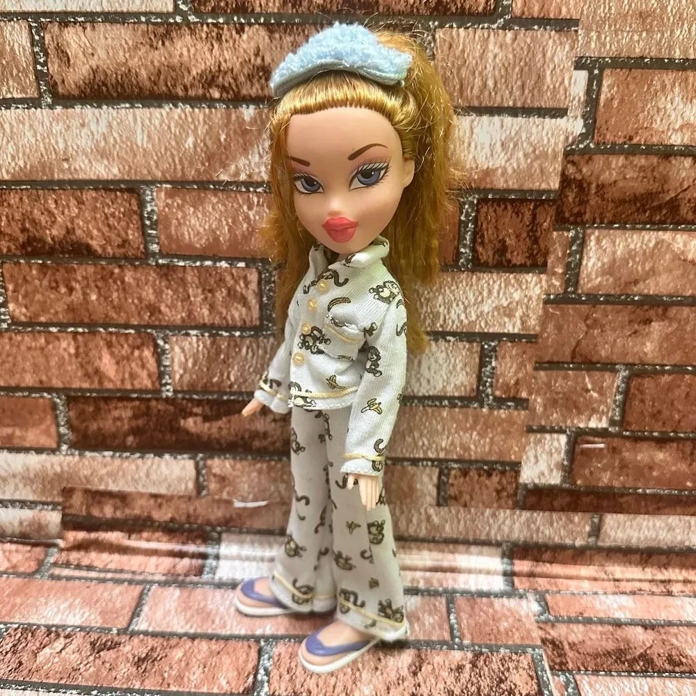 MGA Entertainment  vintage Bratz Cloe doll